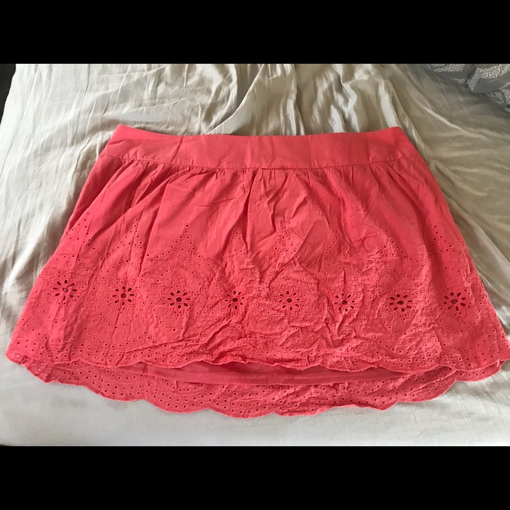 Keyhole patterned skirt